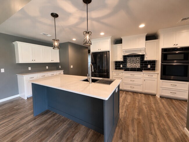 Building Photo - 40049 Back Nine Dr