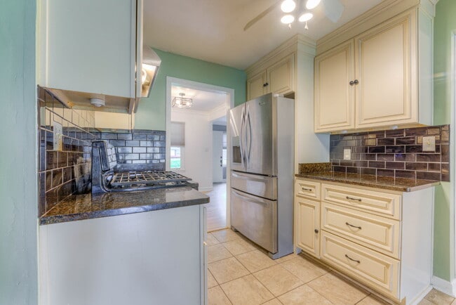 Building Photo - "Charming 4-Bedroom Sanctuary on Boyce Roa...