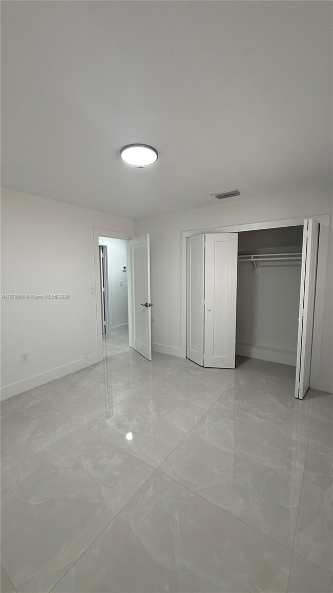 Building Photo - 215 NW 136th Ct
