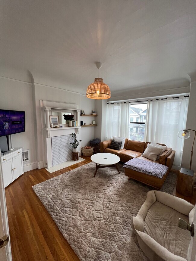 Building Photo - 649 5th Ave