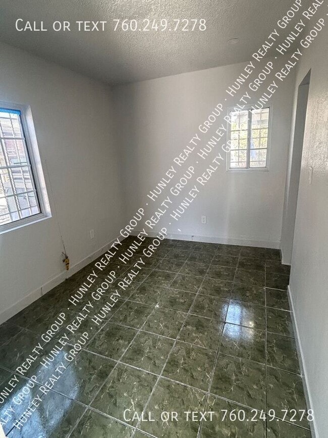 Building Photo - 1376 Gaviota Ave