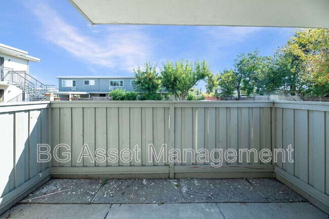 Building Photo - 1746 Kidder Ave