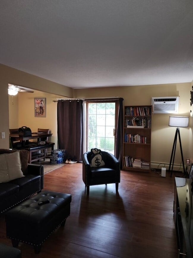 Building Photo - Spacious 2 bedroom in Hopkins