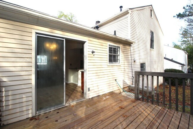 Building Photo - Location! Location! Location! Alpharetta