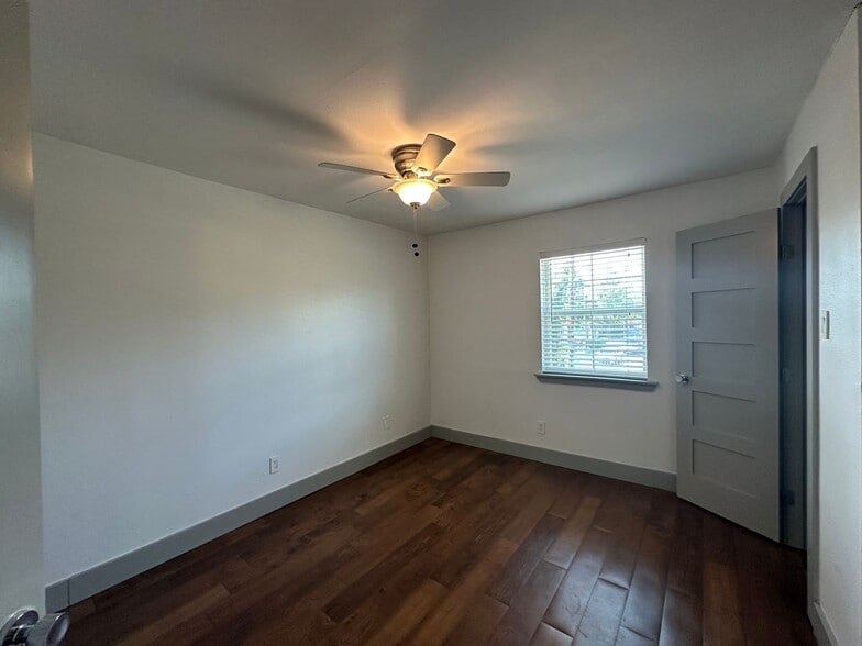 Building Photo - 4633 Fairmount St