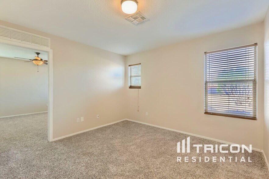 Building Photo - 15923 N 169th Dr