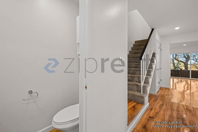 Building Photo - 5 Oak Crest Ct