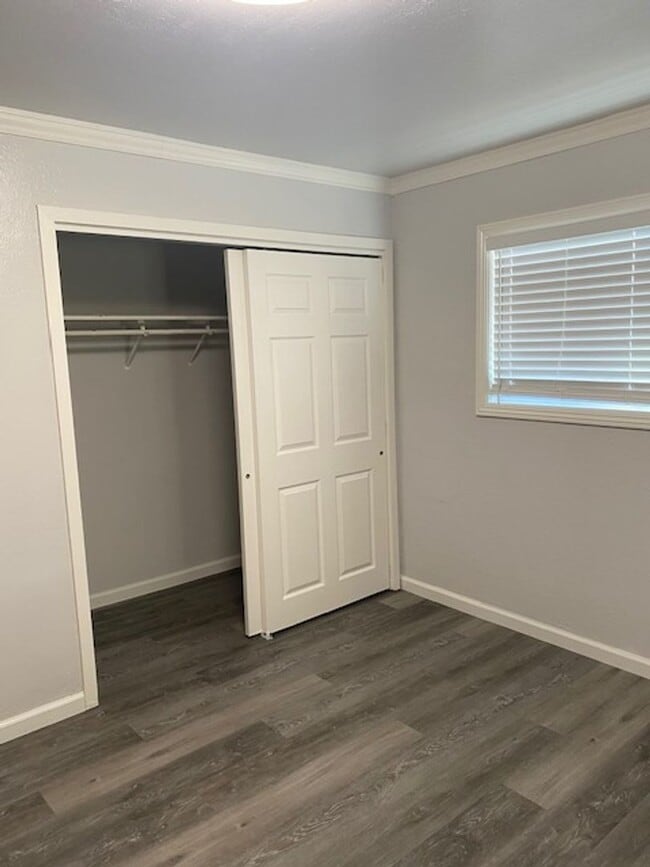 Building Photo - Spacious Home w/ Pool in East Redding!!