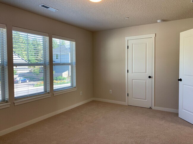 Building Photo - 4223 NE Tacoma Ct