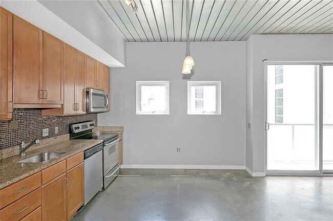 Building Photo - 620 Glen Iris Dr NE