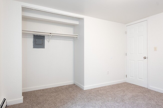 Building Photo - Diamond in the rough! Newly renovated interior - 5 Bed 2 Bath!