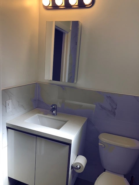 Building Photo - 449 Swallow Dr