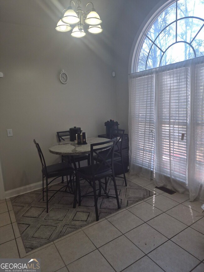 Building Photo - 2895 Battlecrest Dr