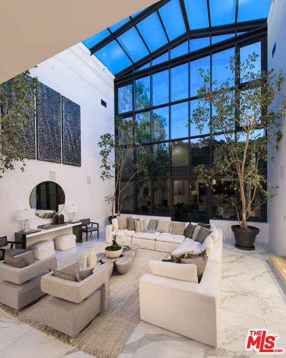 Building Photo - 1378 N Doheny Dr