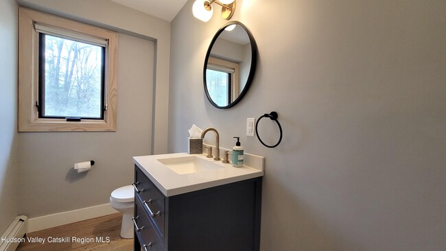 Building Photo - 90 Van Dale Rd