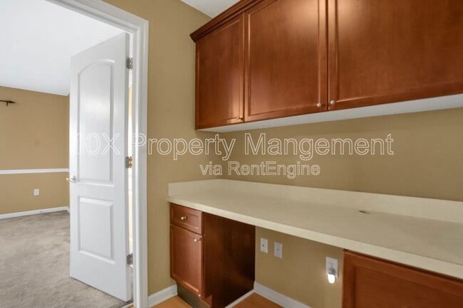 Building Photo - 705 Hidden Springs Dr