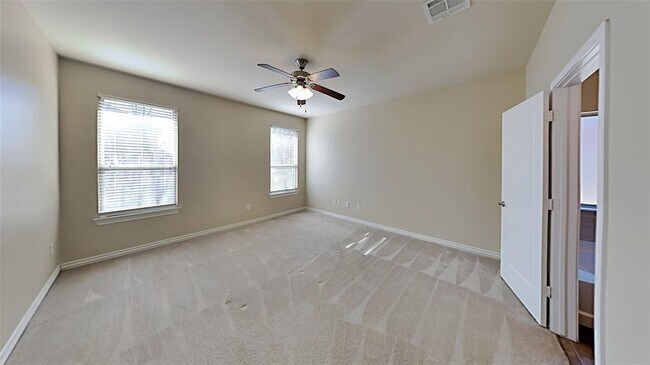 Building Photo - 11004 SW 38th Cir