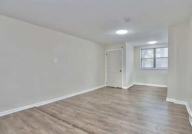 Building Photo - 551 Mercer St