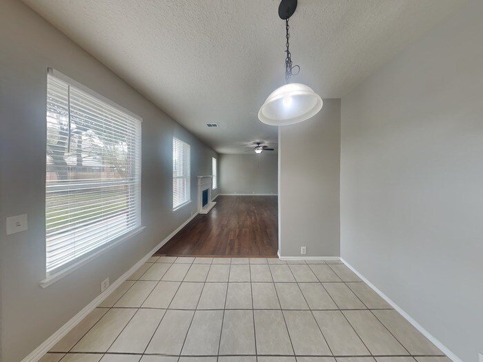 Building Photo - 18810 Woodglen Shadows Dr