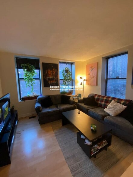 Building Photo - 5 Grove St