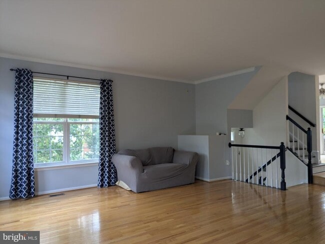 Building Photo - 21785 Brondesbury Park Terrace
