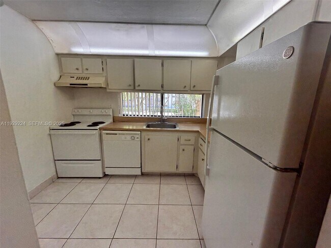 Building Photo - 16919 N Bay Rd