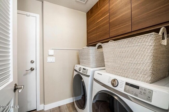 Building Photo - 2019 E Campbell Ave