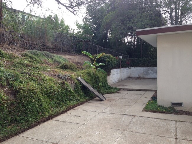 Building Photo - Hillside Home with Ocean Views!!