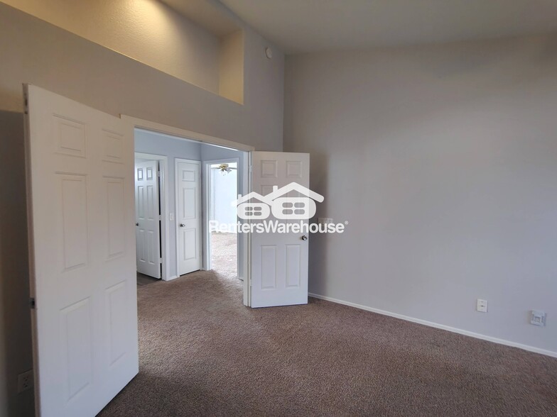 Building Photo - 1825 S 96th St