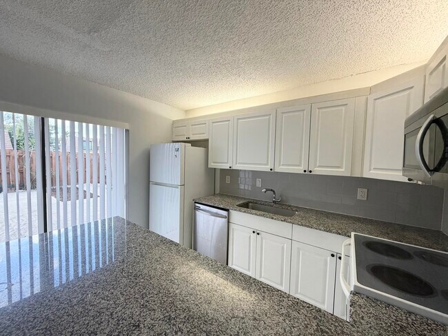 Building Photo - 731 Springdale Cir