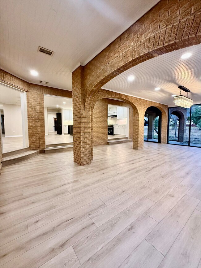 Building Photo - 300 Dunnam Ave