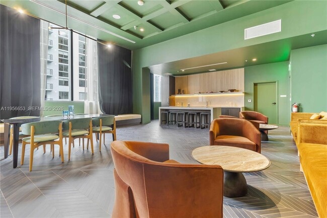 Building Photo - 11 NE 6th St