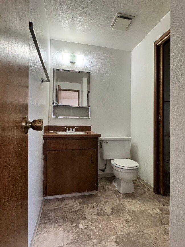 Building Photo - W801