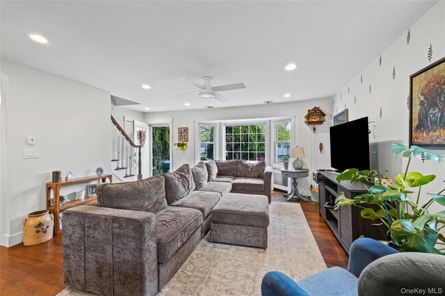 Building Photo - 25 E Shore Dr