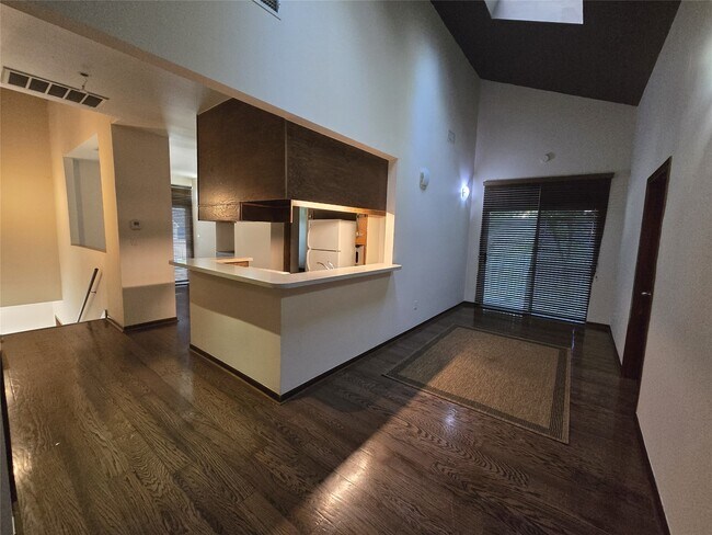 Building Photo - 3231 Hemingway Dr