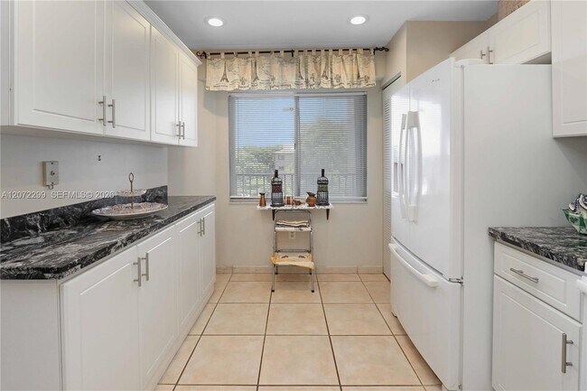 Building Photo - 850 SW 138th Ave
