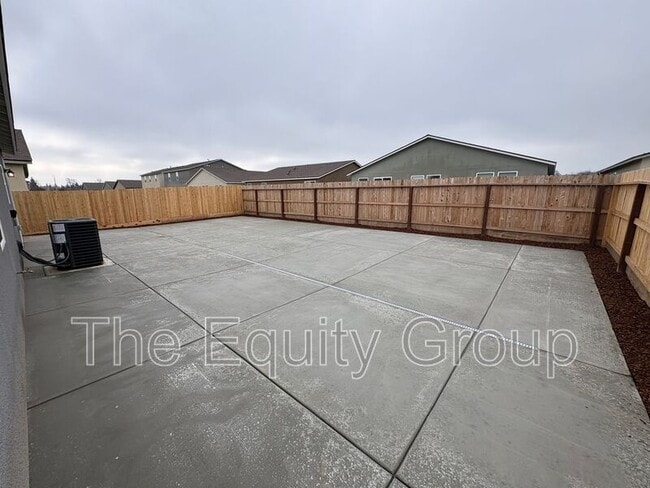 Building Photo - 2405 N Fontana St