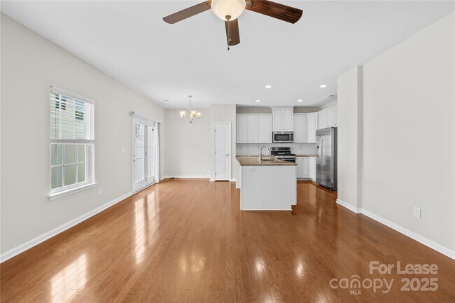 Building Photo - 7433 White Elm Ln