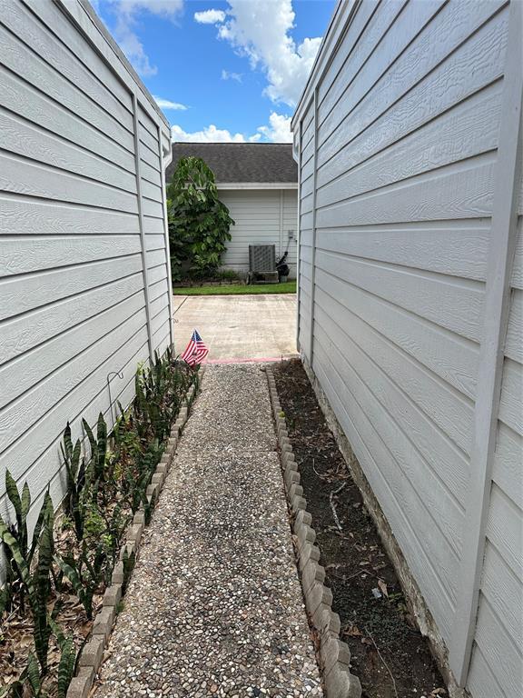 Building Photo - 56 Hideaway Dr