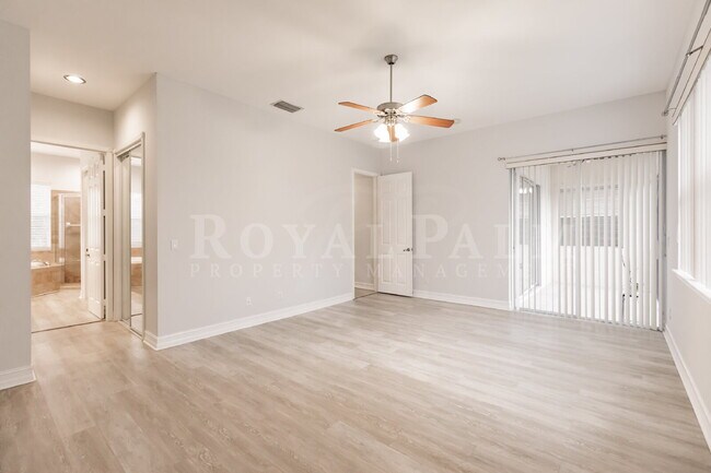 Building Photo - 12060 Lucca St