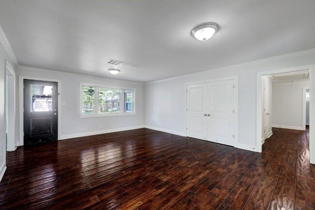 Building Photo - 6260 Briar Rose Dr