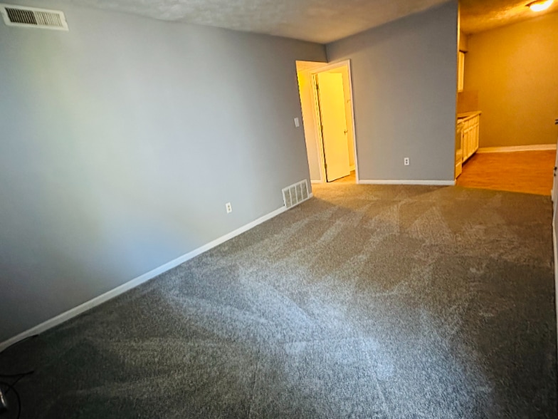 Building Photo - 1392 Summit St