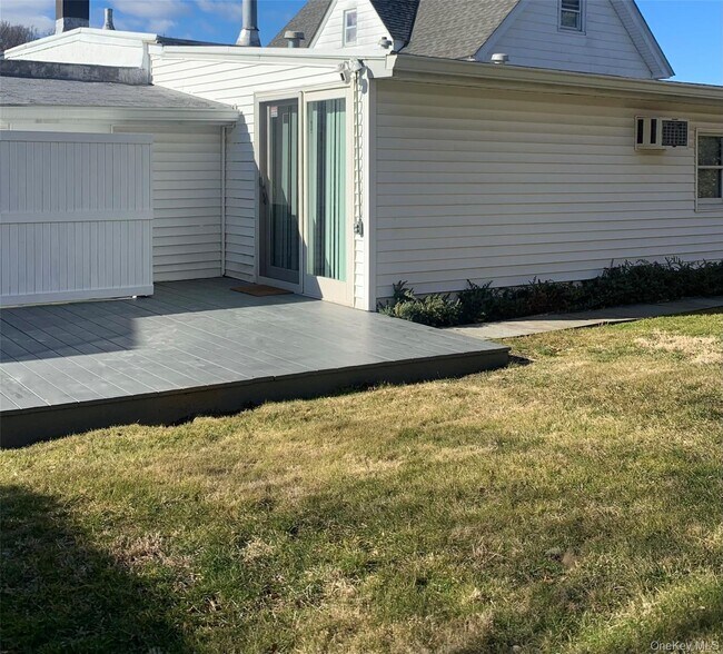 Building Photo - 83 Lake St