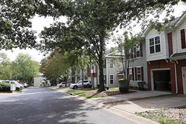 Building Photo - 10979 Princeton Village Dr