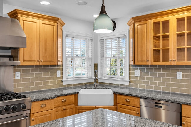 Building Photo - 20 Rosalie Ave