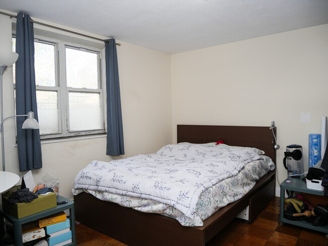 Building Photo - 217 Kent St