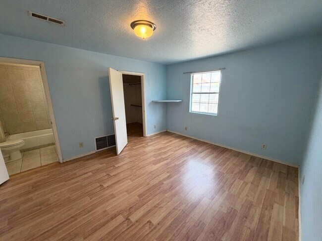 Building Photo - 313 McKnight Ave NE