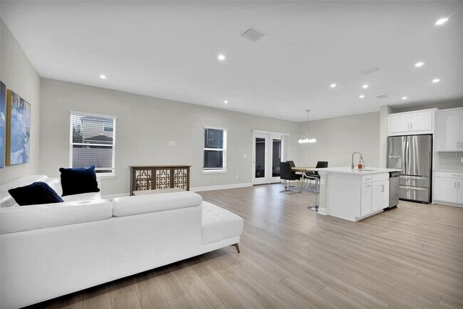 Building Photo - 13124 Holsinger Blvd