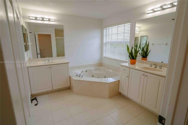 Building Photo - 4537 SW 183rd Ave