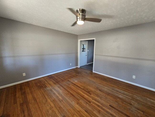 Building Photo - 733 Ashburton Dr